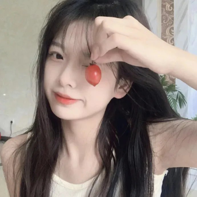她的双眼背后